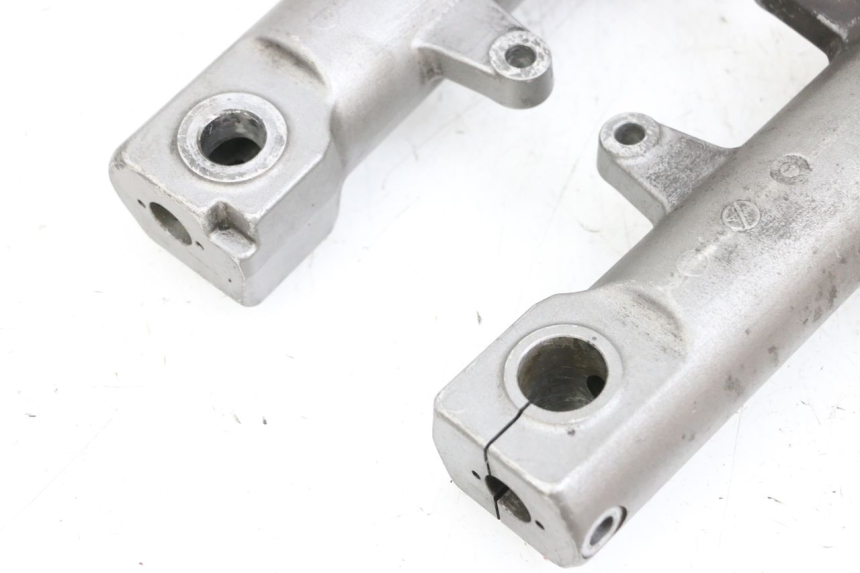 photo de OSŁONA WIDEŁEK ZAWIESZENIA PRZEDNIEGO SUZUKI BURGMAN EXECUTIVE ABS 650 (2006 - 2012) - Szczegóły charakterystyczne