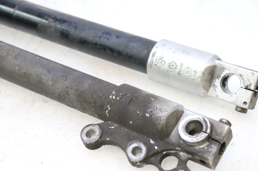 photo de OSŁONA WIDEŁEK ZAWIESZENIA PRZEDNIEGO BMW C1 125 (2000 - 2003) - Inny kąt widzenia