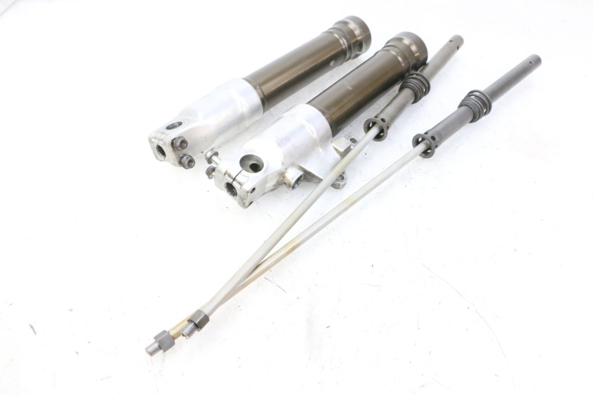 photo de OSŁONA WIDEŁEK ZAWIESZENIA PRZEDNIEGO HONDA CBR RR FIREBLADE 900 (1992 - 1994) - Zbliżenie komponentów