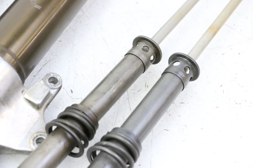 photo de OSŁONA WIDEŁEK ZAWIESZENIA PRZEDNIEGO HONDA CBR RR FIREBLADE 900 (1992 - 1994) - Kontrola wizualna