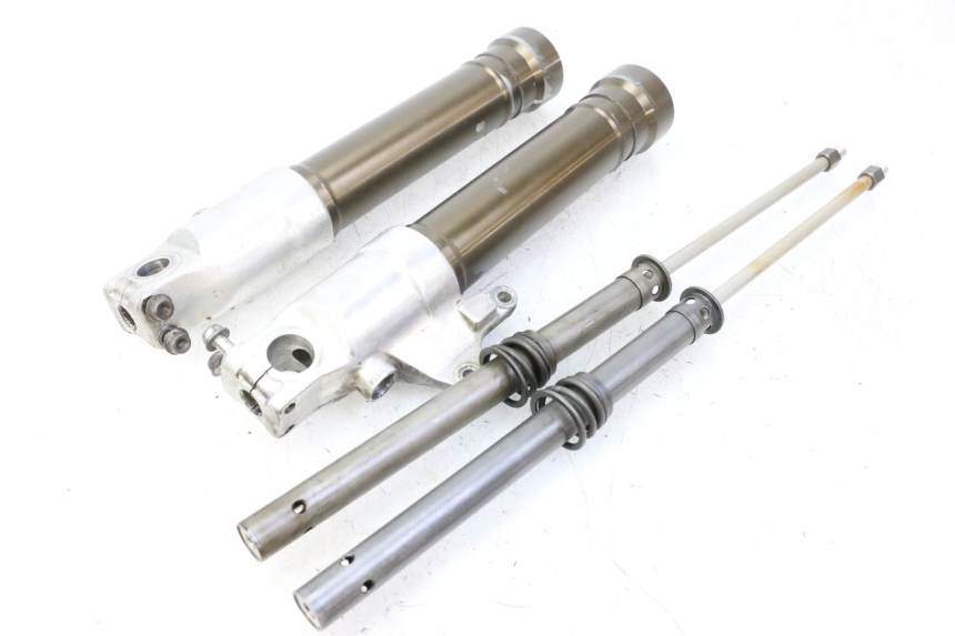 photo de OSŁONA WIDEŁEK ZAWIESZENIA PRZEDNIEGO HONDA CBR RR FIREBLADE 900 (1992 - 1994) - Alternatywny kąt