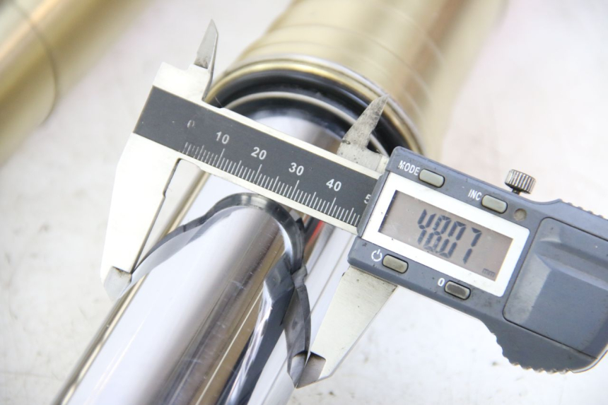 photo de OSŁONA WIDEŁEK ZAWIESZENIA PRZEDNIEGO HONDA CRF 250 (2010 - 2013) - Widok ogólny