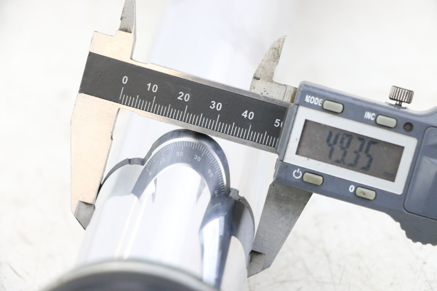 photo de OSŁONA WIDEŁEK ZAWIESZENIA PRZEDNIEGO HONDA CRF R 250 (2020 - 2021) - Szczegół części