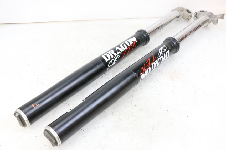 photo de OSŁONA WIDEŁEK ZAWIESZENIA PRZEDNIEGO HONDA CRF R 250 (2020 - 2021) - Stan powierzchni