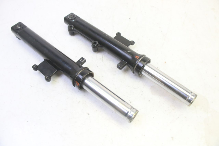 photo de OSŁONA WIDEŁEK ZAWIESZENIA PRZEDNIEGO SYM CROX 4T 50 (2016 - 2023) - Szczegół części