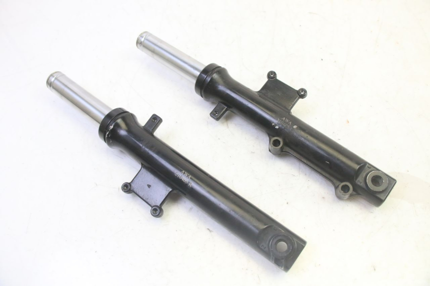 photo de OSŁONA WIDEŁEK ZAWIESZENIA PRZEDNIEGO SYM CROX 4T 50 (2016 - 2023) - Zoom stanu zużycia