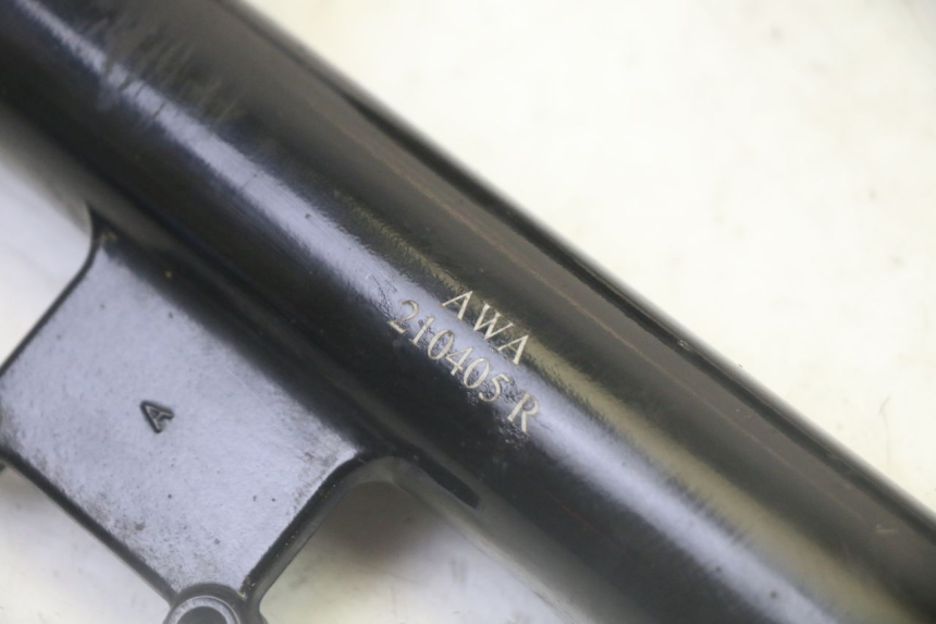 photo de OSŁONA WIDEŁEK ZAWIESZENIA PRZEDNIEGO SYM CROX 4T 50 (2016 - 2023) - Widok ogólny