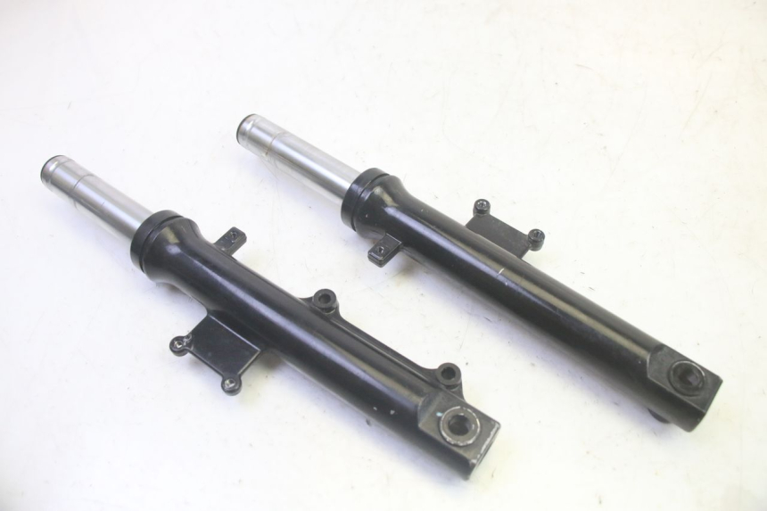 photo de OSŁONA WIDEŁEK ZAWIESZENIA PRZEDNIEGO SYM CROX 4T 50 (2016 - 2023) - Szczegół części