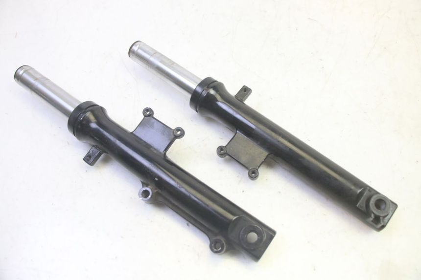 photo de OSŁONA WIDEŁEK ZAWIESZENIA PRZEDNIEGO SYM CROX 4T 50 (2016 - 2023) - Zoom stanu zużycia