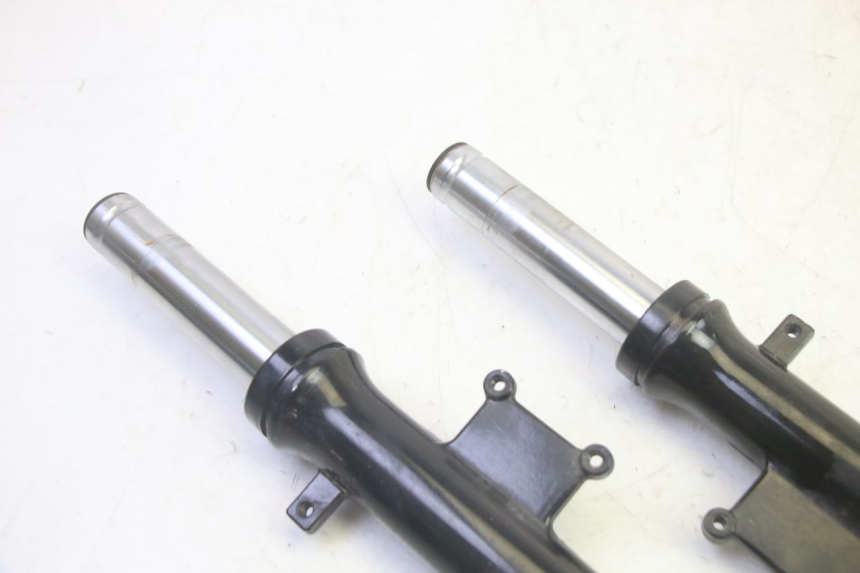 photo de OSŁONA WIDEŁEK ZAWIESZENIA PRZEDNIEGO SYM CROX 4T 50 (2016 - 2023) - Inny kąt widzenia