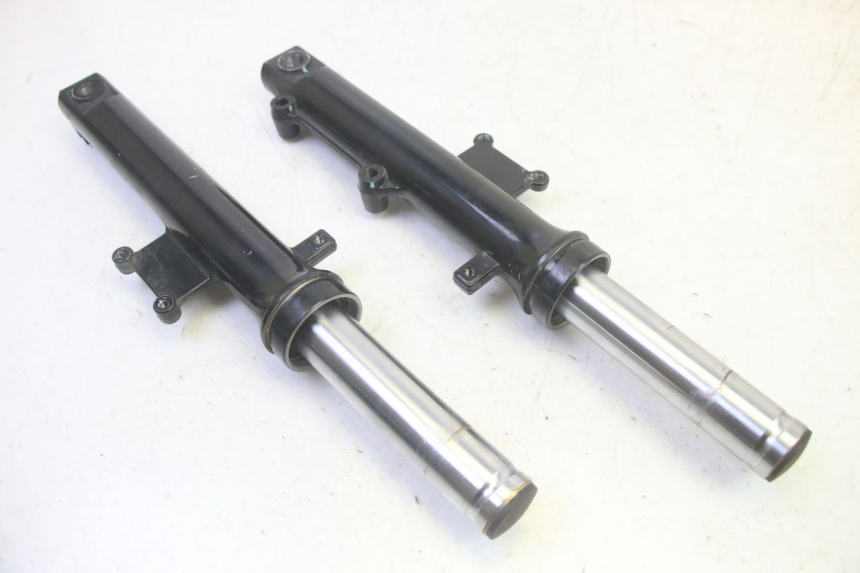 photo de OSŁONA WIDEŁEK ZAWIESZENIA PRZEDNIEGO SYM CROX 4T 50 (2016 - 2023) - Stan powierzchni