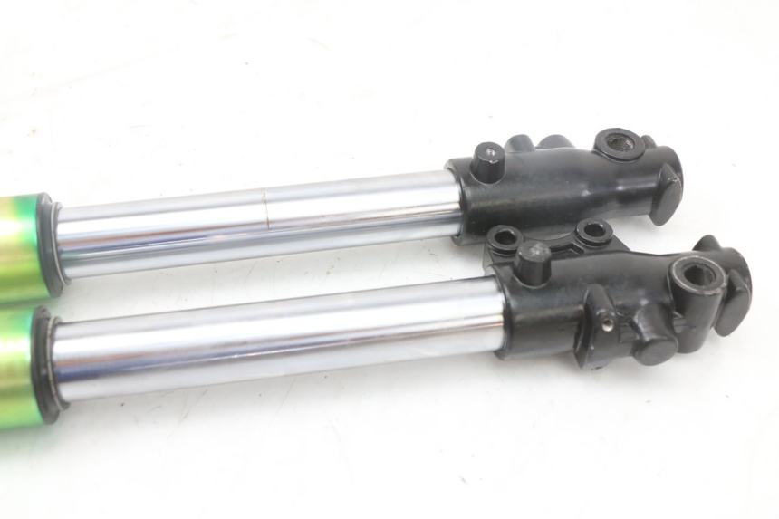 photo de OSŁONA WIDEŁEK AMORTYZATORA CCR DIRT BIKE 125 - Zbliżenie techniczne