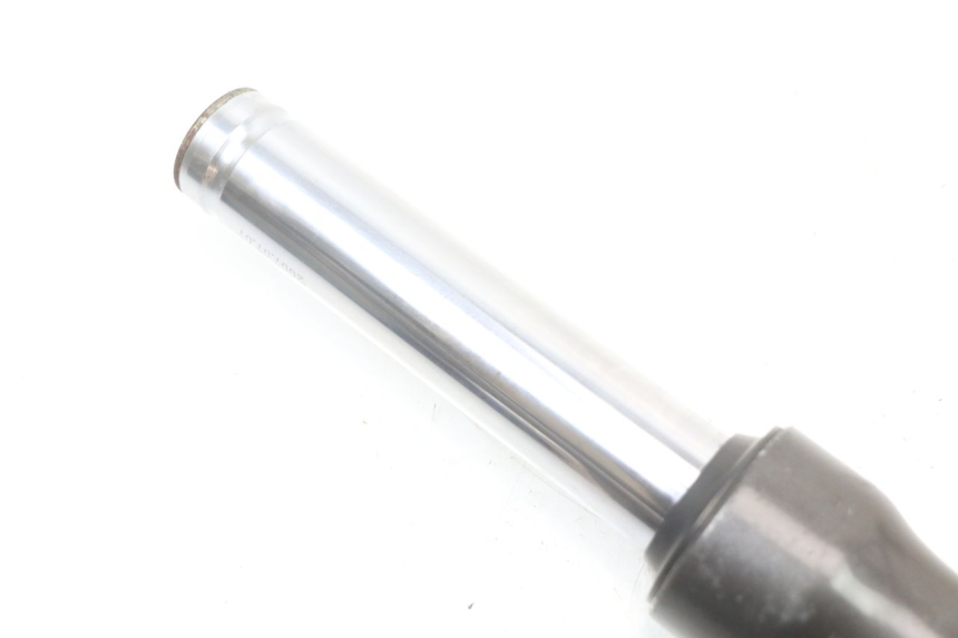 photo de PRAWY TUBUS WIDEŁEK KYMCO AGILITY 4T 50 (2005 - 2018) - Szczegół części