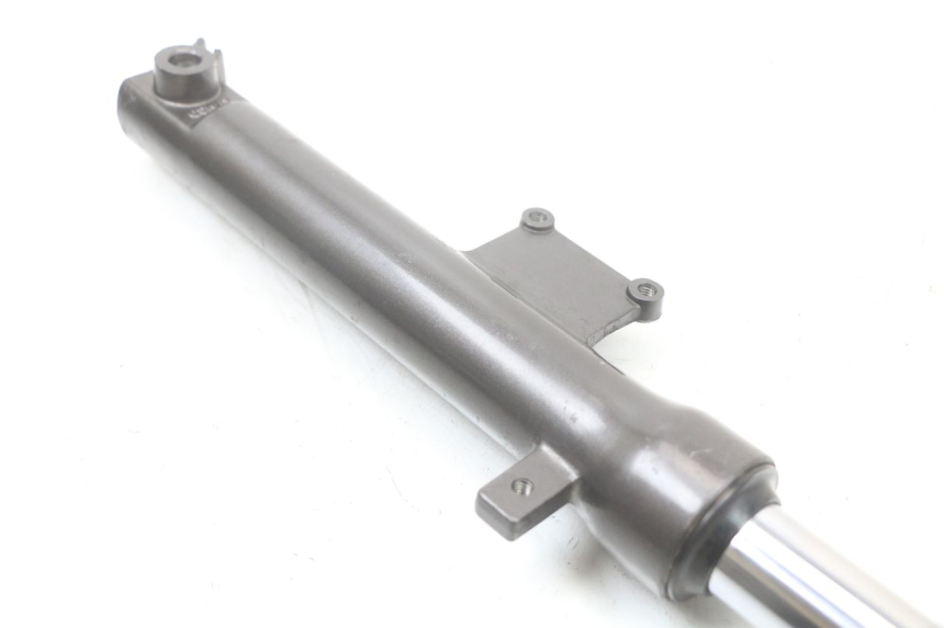 photo de PRAWY TUBUS WIDEŁEK KYMCO AGILITY 4T 50 (2005 - 2018) - Punkty mocowania