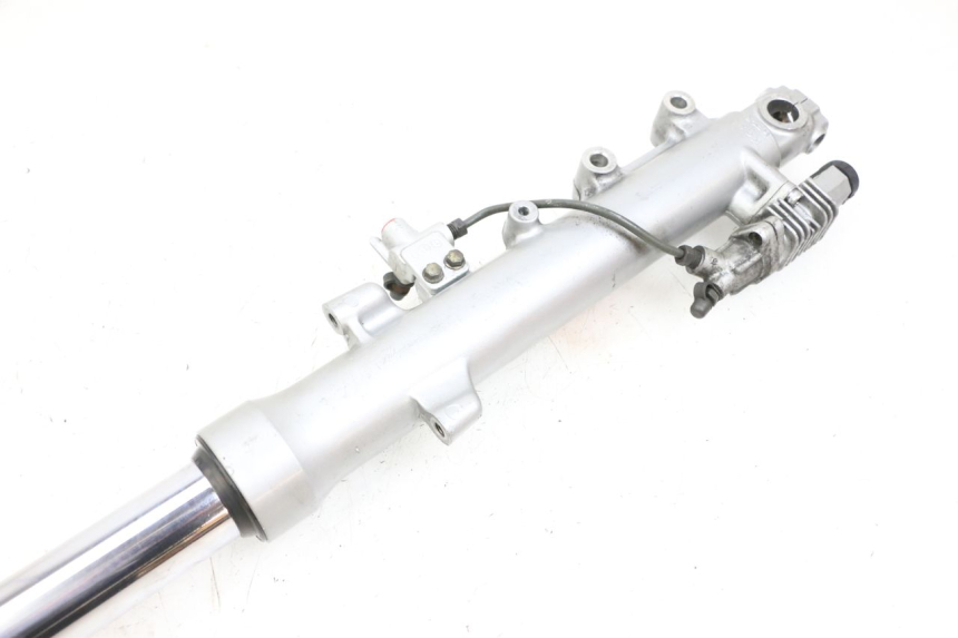 photo de PRAWY TUBUS WIDEŁEK KAWASAKI GPZ RX 1000 (1986 - 1988) - Punkty mocowania