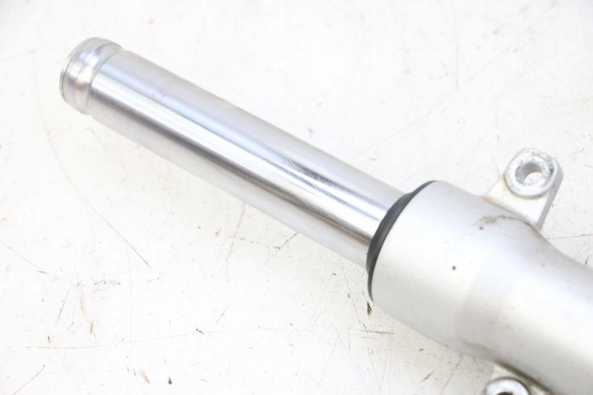 photo de PRAWY TUBUS WIDEŁEK PEUGEOT KISBEE 4T 50 (2018 - 2022) - Inny kąt widzenia