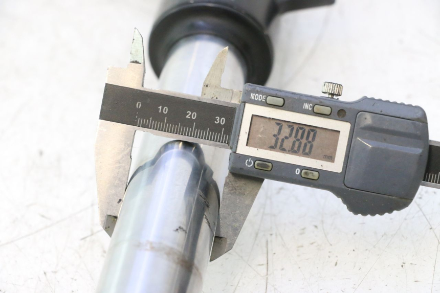 photo de PRAWY TULEJKA WIDEŁEK KYMCO SUPER 8 2T 50 (2007 - 2013) - Widok produktu