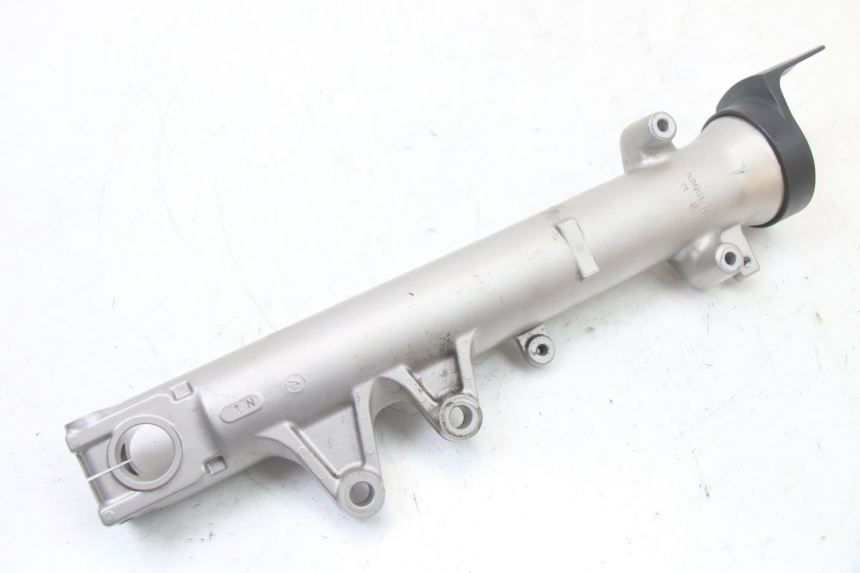 photo de PRAWY TUBUS WIDEŁEK SUZUKI GSF S BANDIT 600 (2000 - 2004) - Zbliżenie techniczne