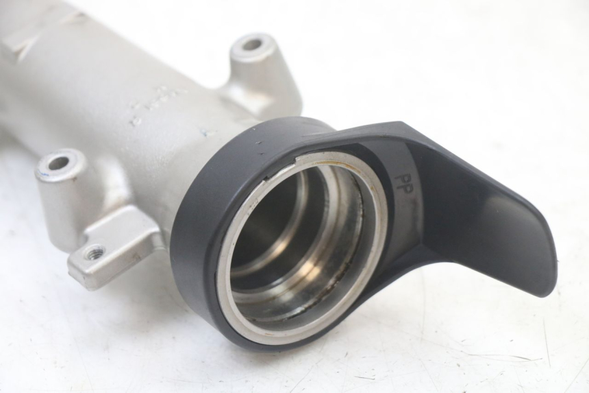 photo de PRAWY TUBUS WIDEŁEK SUZUKI GSF S BANDIT 600 (2000 - 2004) - Punkty mocowania