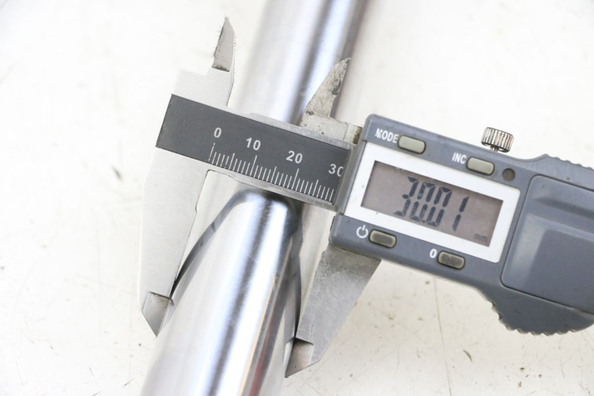 photo de PRAWY TUBUS WIDEŁEK YAMAHA TTR 125 (2000 - 2020) - Inny kąt widzenia