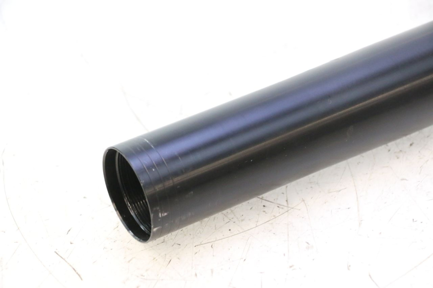photo de PRAWY TULEJKA WIDEŁEK YAMAHA YZF R6 600 (2008 - 2009) - Inny kąt widzenia