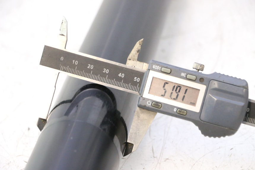 photo de PRAWY TULEJKA WIDEŁEK YAMAHA YZF R6 600 (2008 - 2009) - Oznaczenia i referencje