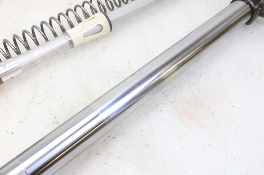 photo de PRAWY TUBUS WIDEŁEK YAMAHA YZF YZ-F 450 (2014 - 2016) - Szczegóły charakterystyczne