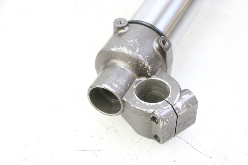 photo de PRAWY TUBUS WIDEŁEK YAMAHA YZF YZ-F 450 (2014 - 2016) - Widok z bliska