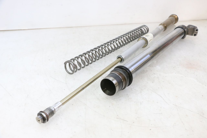 photo de PRAWY TUBUS WIDEŁEK YAMAHA YZF YZ-F 450 (2014 - 2016) - Oznaczenia i referencje