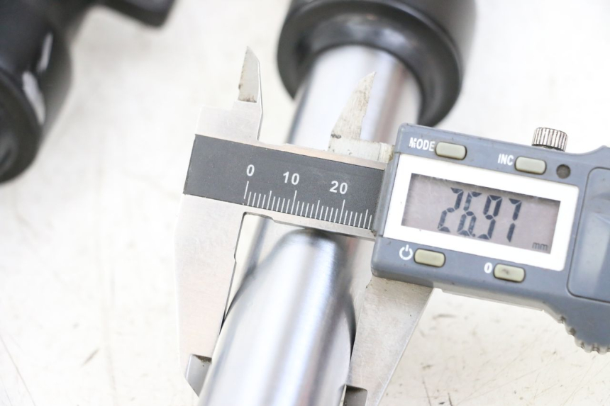 photo de OSŁONA WIDEŁEK ZAWIESZENIA PRZEDNIEGO WAYSCRAL E-START 1 (2018 - 2022) - Inny kąt widzenia