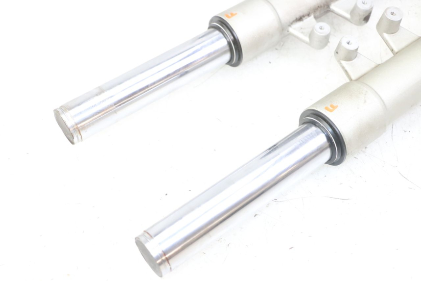 photo de OSŁONA WIDEŁEK AMORTYZATORA PRZEDNIEGO PEUGEOT ELYSTAR 125 (2002 - 2007) - Szczegóły charakterystyczne