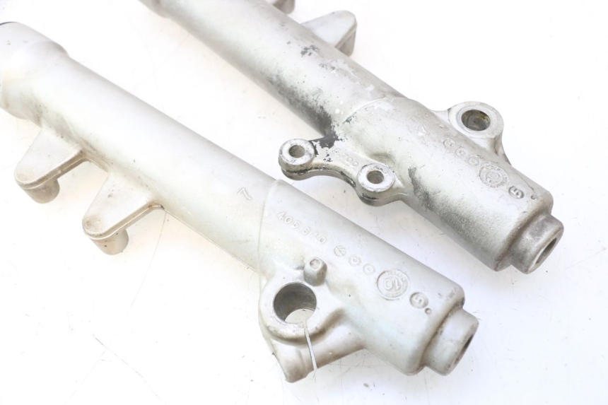 photo de OSŁONA WIDEŁEK ZAWIESZENIA PRZEDNIEGO PEUGEOT ELYSTAR 50 (2002 - 2014) - Zbliżenie techniczne