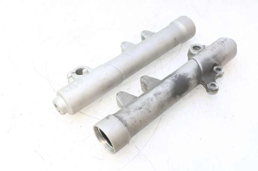photo de OSŁONA WIDEŁEK ZAWIESZENIA PRZEDNIEGO PEUGEOT ELYSTAR 50 (2002 - 2014) - Zbliżenie techniczne