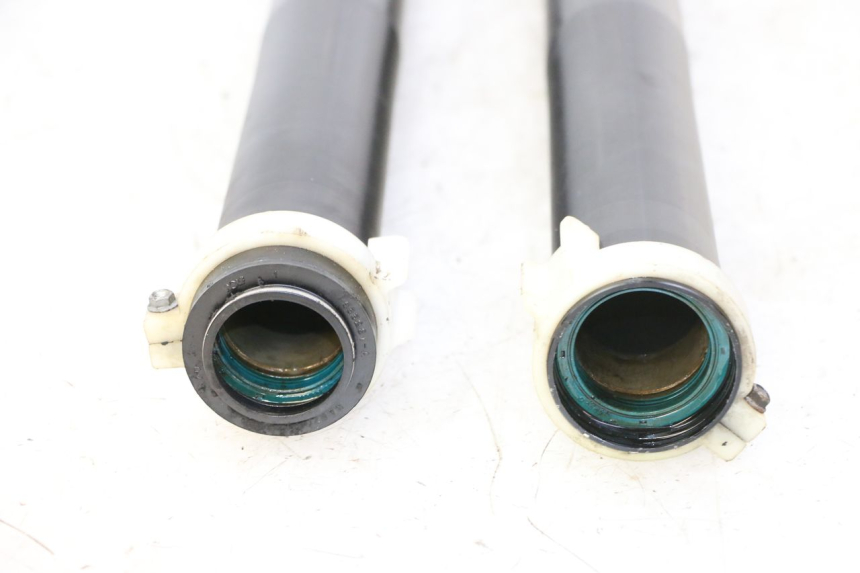 photo de OSŁONA WIDEŁEK AMORTYZATORA APRILIA ETX 125 (1998 - 2002) - Zoom stanu zużycia