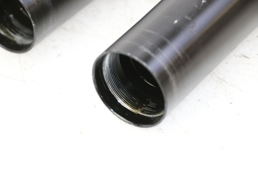 photo de OSŁONA WIDEŁEK AMORTYZATORA APRILIA ETX 125 (1998 - 2002) - Inny kąt widzenia