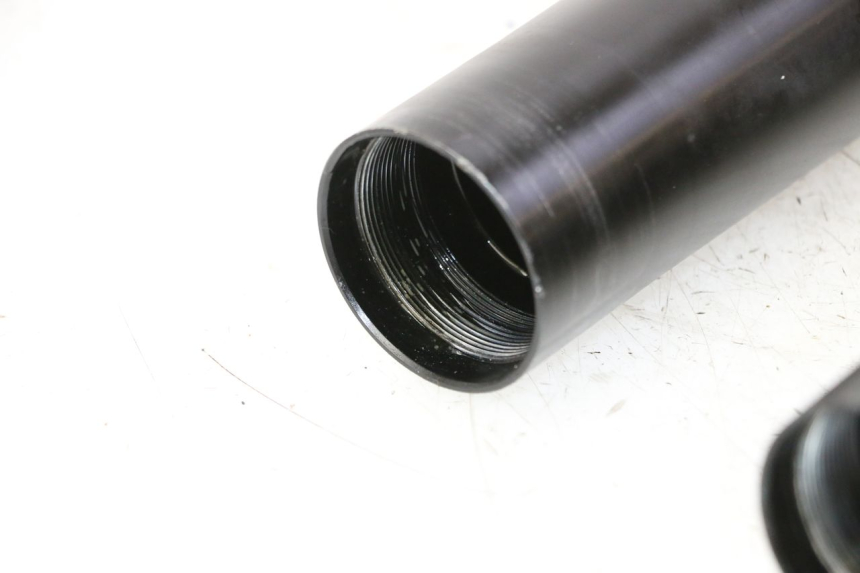 photo de OSŁONA WIDEŁEK AMORTYZATORA APRILIA ETX 125 (1998 - 2002) - Zbliżenie techniczne