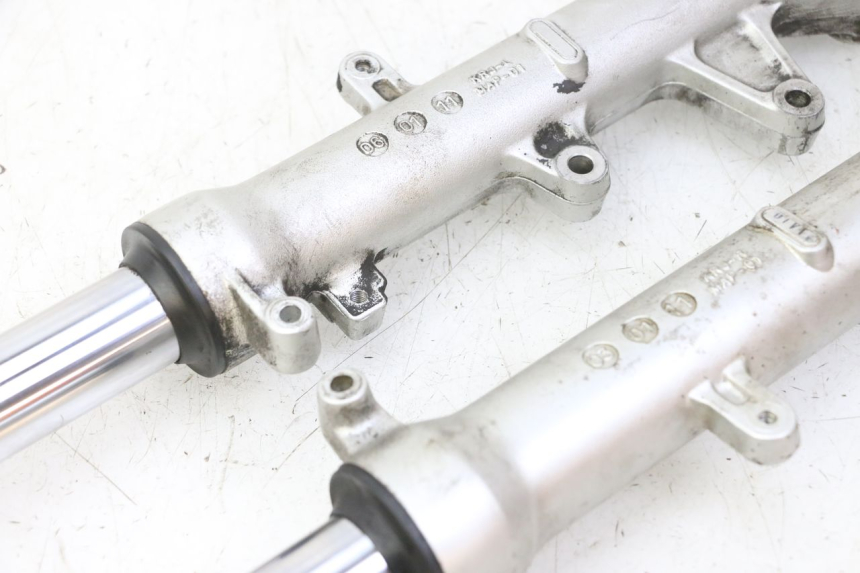 photo de OSŁONA WIDEŁEK ZAWIESZENIA PRZEDNIEGO HONDA FES S-WING SWING ABS 125 (2007 - 2015) - Punkty mocowania