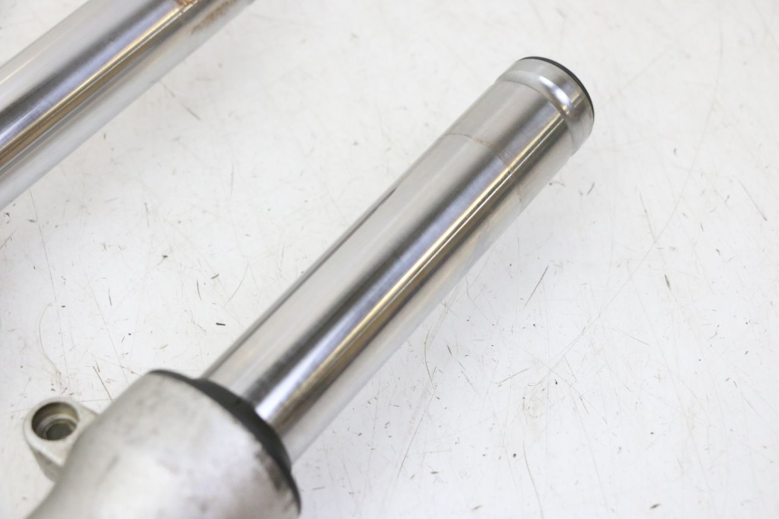 photo de OSŁONA WIDEŁEK ZAWIESZENIA PRZEDNIEGO HONDA FES S-WING SWING ABS 125 (2007 - 2015) - Oznaczenia i referencje