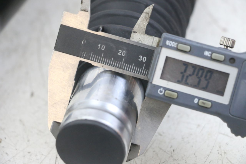 photo de OSŁONA WIDEŁEK ZAWIESZENIA PRZEDNIEGO SYM FIDDLE 3 III 125 (2014 - 2020) - Zoom stanu zużycia