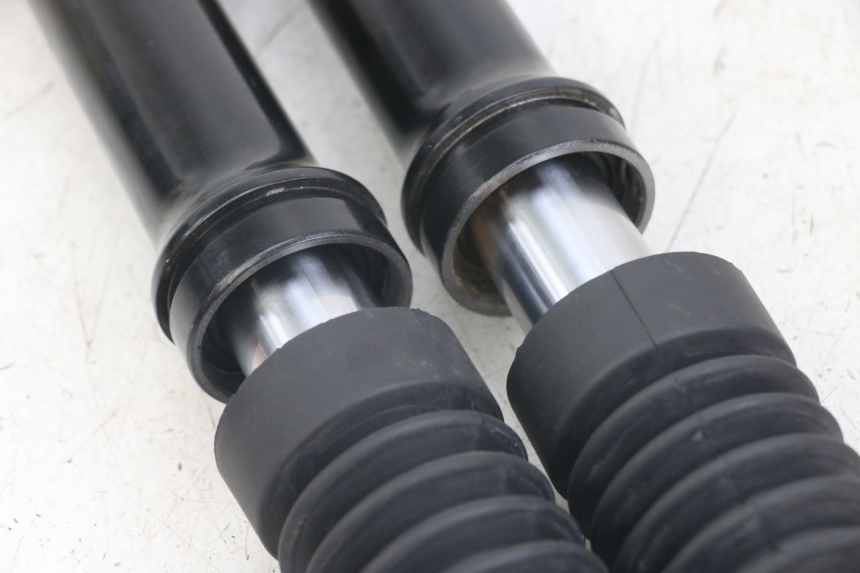 photo de OSŁONA WIDEŁEK ZAWIESZENIA PRZEDNIEGO SYM FIDDLE 3 III 125 (2014 - 2020) - Inny kąt widzenia