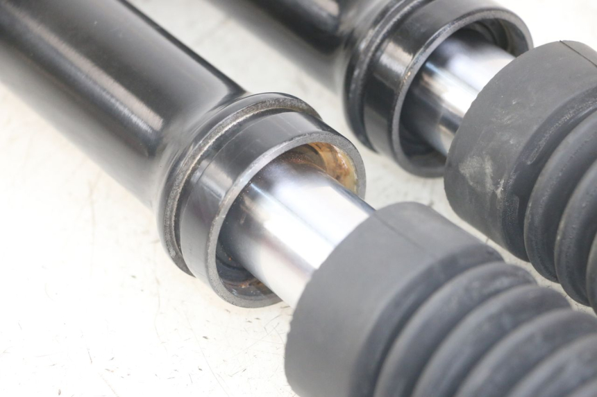 photo de OSŁONA WIDEŁEK ZAWIESZENIA PRZEDNIEGO SYM FIDDLE 3 III 125 (2014 - 2020) - Punkty mocowania