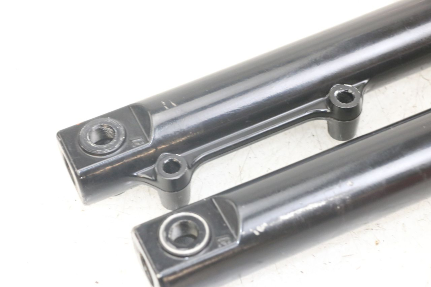 photo de OSŁONA WIDEŁEK ZAWIESZENIA PRZEDNIEGO SYM FIDDLE 3 III 125 (2014 - 2020) - Oznaczenia i referencje