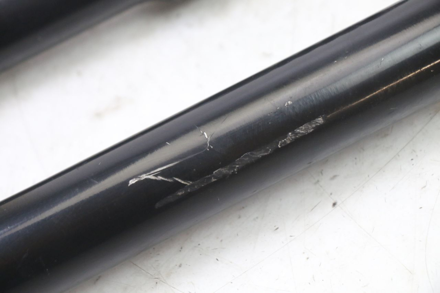 photo de OSŁONA WIDEŁEK ZAWIESZENIA PRZEDNIEGO SYM FIDDLE 3 III 125 (2014 - 2020) - Zoom stanu zużycia