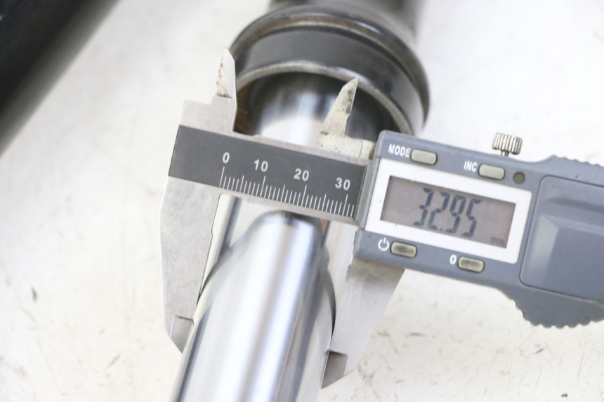 photo de OSŁONA WIDEŁEK ZAWIESZENIA PRZEDNIEGO SYM FIDDLE 3 III 50 (2014 - 2020) - Szczegół części