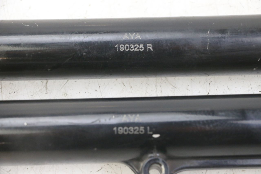 photo de OSŁONA WIDEŁEK ZAWIESZENIA PRZEDNIEGO SYM FIDDLE 3 III 50 (2014 - 2020) - Zoom stanu zużycia