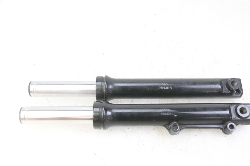 photo de OSŁONA WIDEŁEK ZAWIESZENIA PRZEDNIEGO SYM FIDDLE 3 III 50 (2014 - 2020) - Inny kąt widzenia