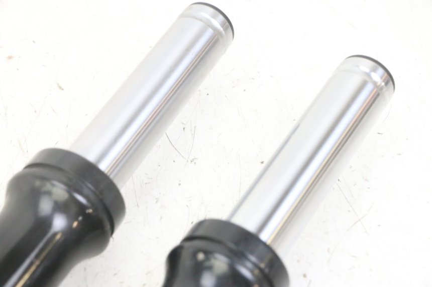 photo de OSŁONA WIDEŁEK ZAWIESZENIA PRZEDNIEGO SYM FIDDLE 3 III 50 (2014 - 2020) - Stan powierzchni