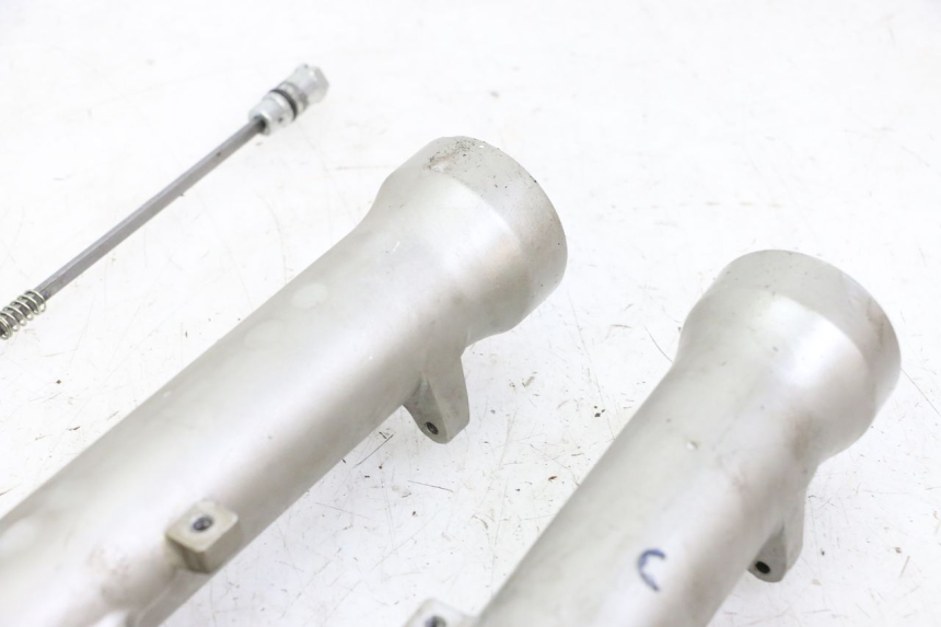 photo de OSŁONA WIDEŁEK ZAWIESZENIA PRZEDNIEGO YAMAHA FJ 36Y 1100 (1984 - 1985) - Widok z bliska