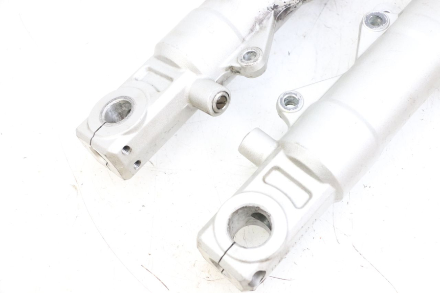 photo de OSŁONA WIDEŁEK ZAWIESZENIA PRZEDNIEGO YAMAHA FJR ABS 1300 (2006 - 2012) - Szczegóły charakterystyczne