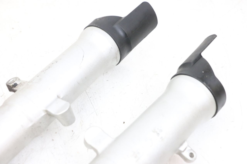 photo de OSŁONA WIDEŁEK ZAWIESZENIA PRZEDNIEGO YAMAHA FJR ABS 1300 (2006 - 2012) - Zbliżenie techniczne